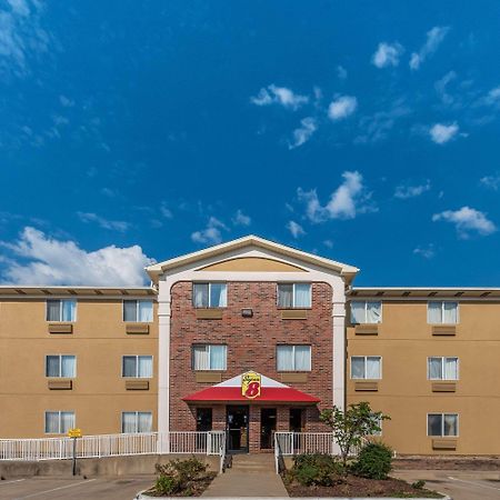 Super 8 By Wyndham Denton Hotel Екстериор снимка